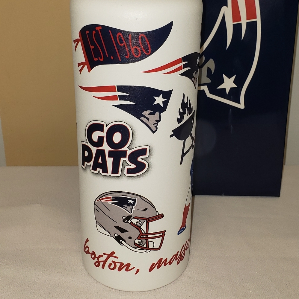 New England Patriots 34oz. Native Quencher Bottle - Picture 3 of 12